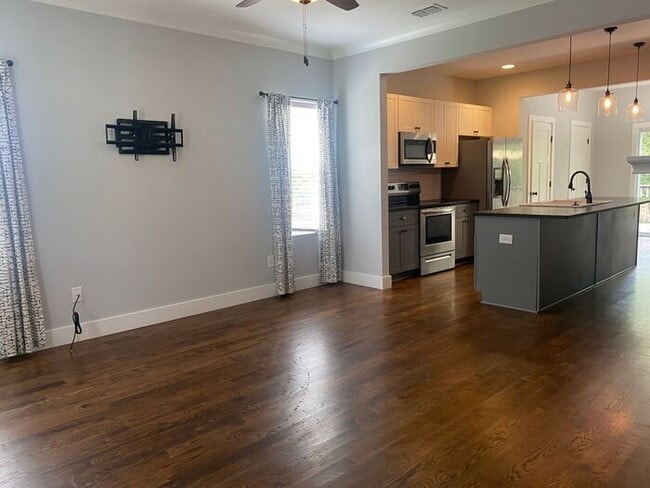 Building Photo - Beautiful 3 Bed 2 Bath in Madison - Newer Construction