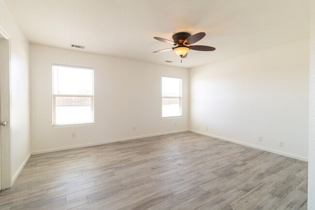 Building Photo - 21148 Rosewood St