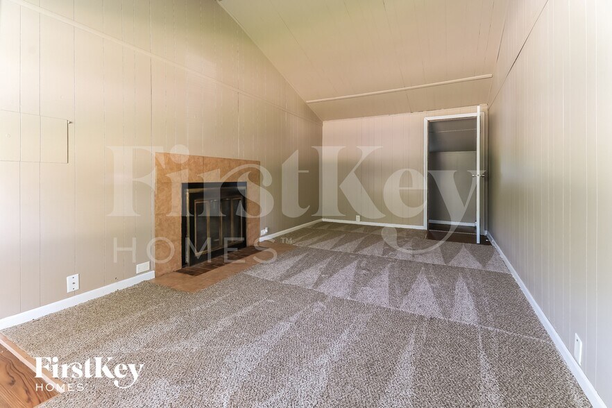 Building Photo - 67 Austin Ave