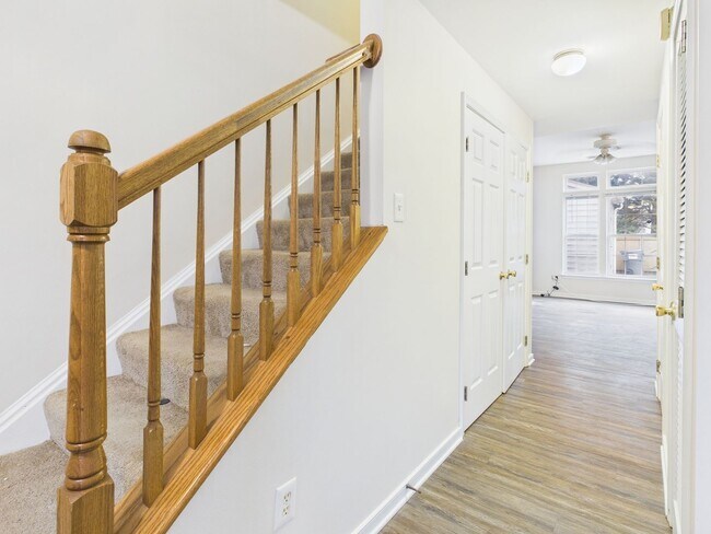 Building Photo - 5313 Golf Villa Ln