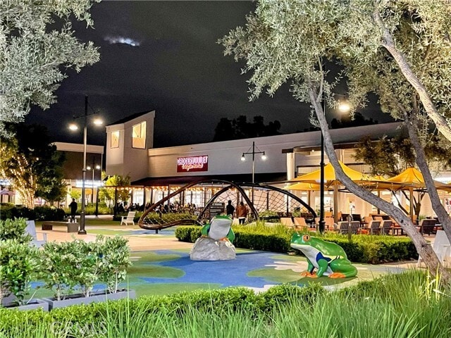 Building Photo - 330 Fallingstar