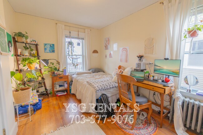 Building Photo - 40 Easton St