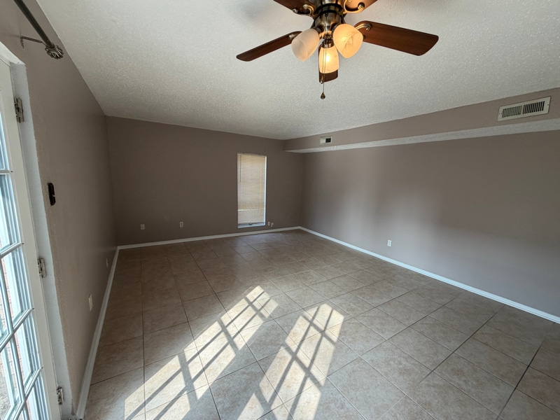 Building Photo - 4506 Laplace St