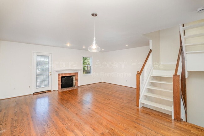 Building Photo - 3009 20th Ct S