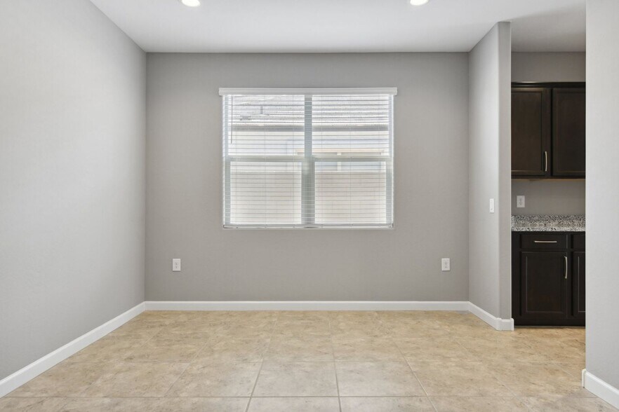 Building Photo - 29826 W Whitton Ave