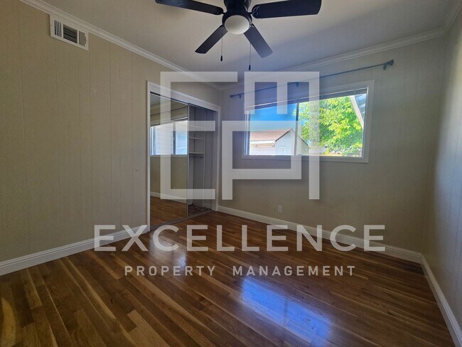 Building Photo - 4/2 House With Yard, Hardwood Floors, Pets...