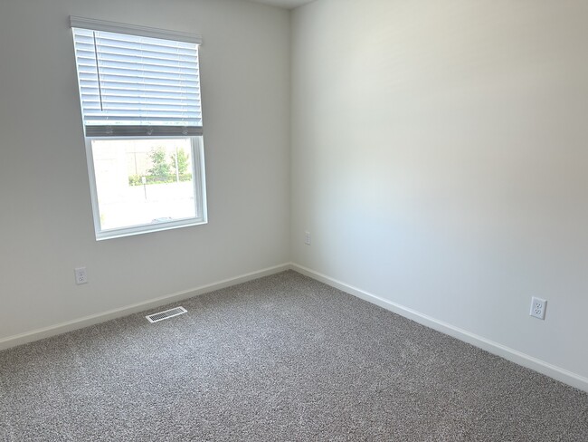 Building Photo - 2211 Glacier St