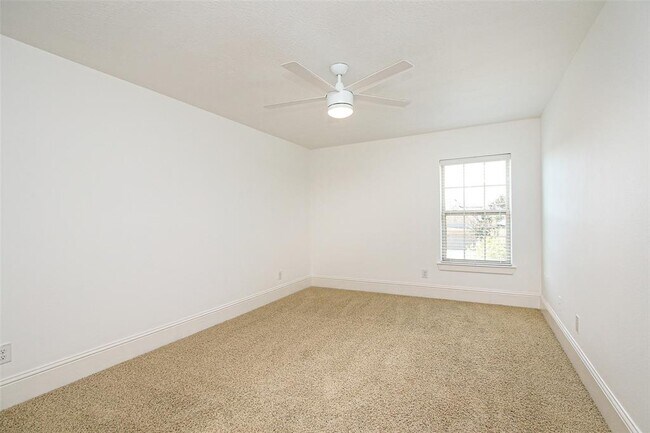 Building Photo - 8127 Caroline Ridge Dr