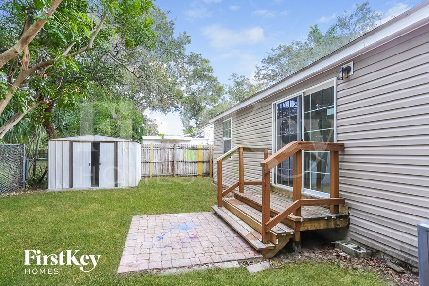 Building Photo - 805 35th Ave S