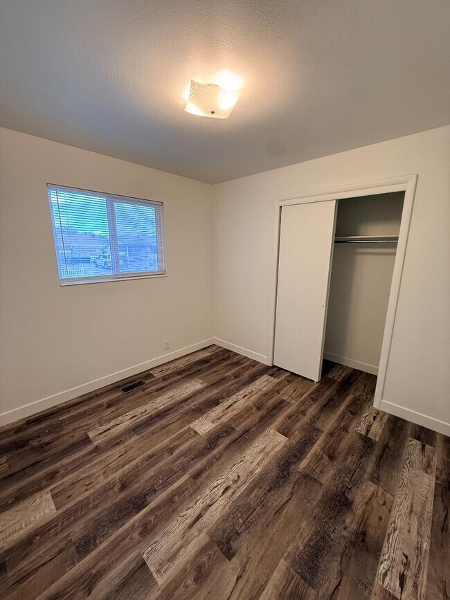 Building Photo - 633 S 1500 E