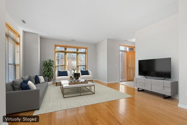 Building Photo - 731 Mercer St