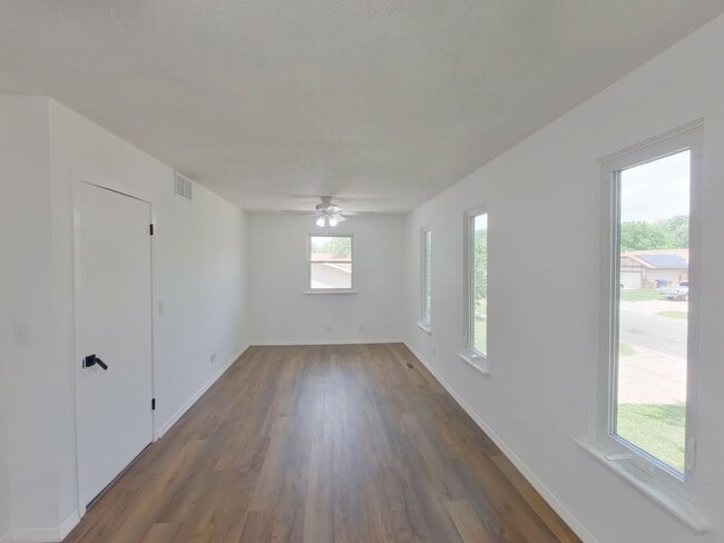 Building Photo - 4027 Danbury St