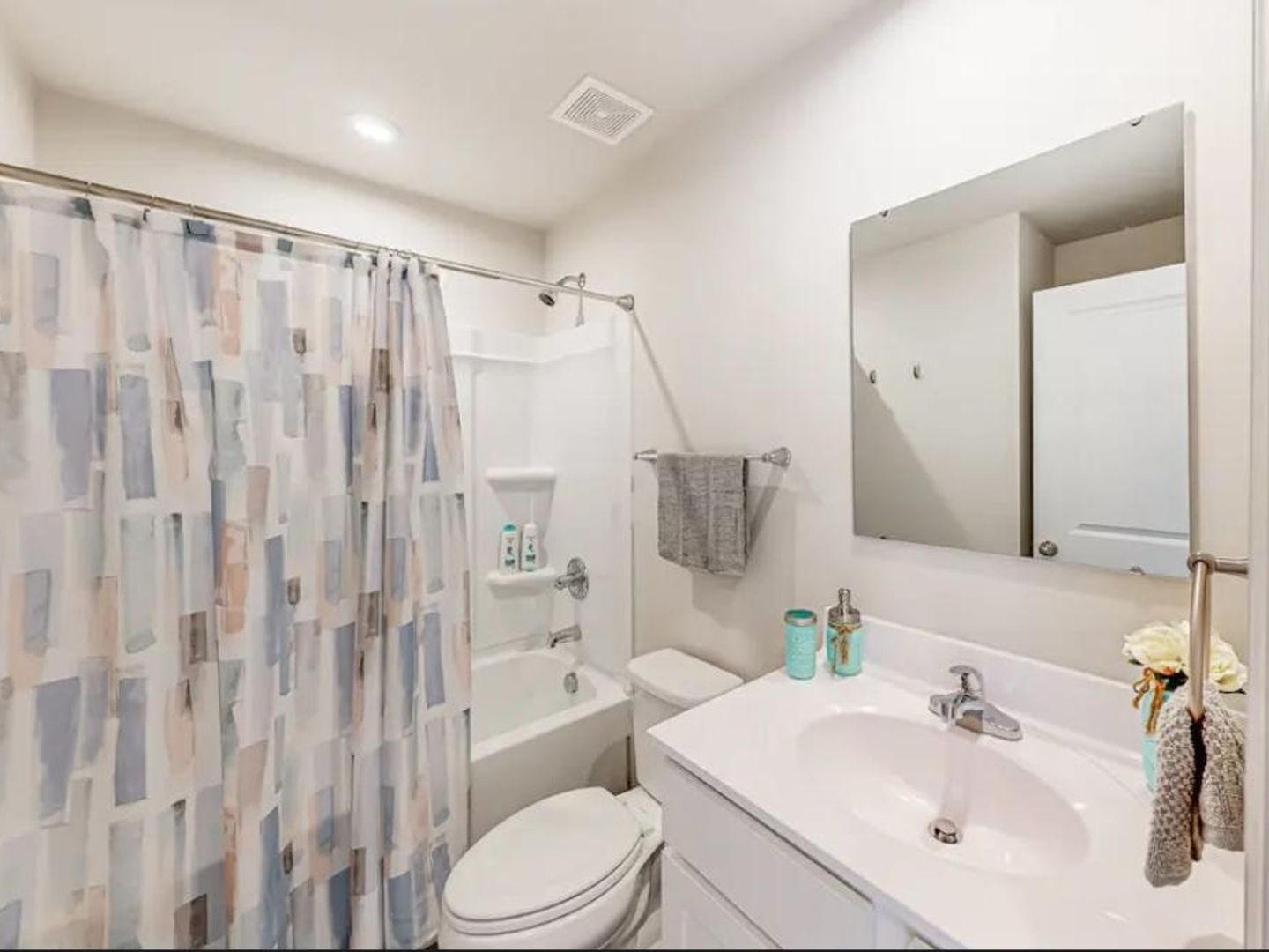 Building Photo - 6 Tidworth Dr