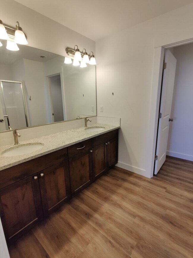 Building Photo - *MOVE IN SPECIAL - HALF OFF FIRST MONTH'S ...