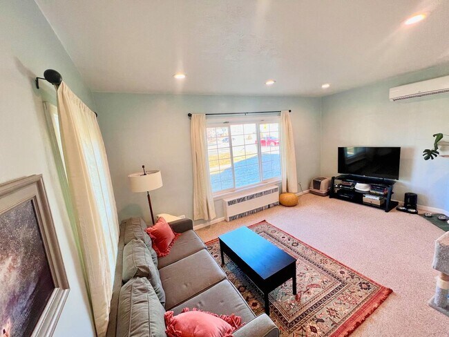 Building Photo - 184 N 200 E