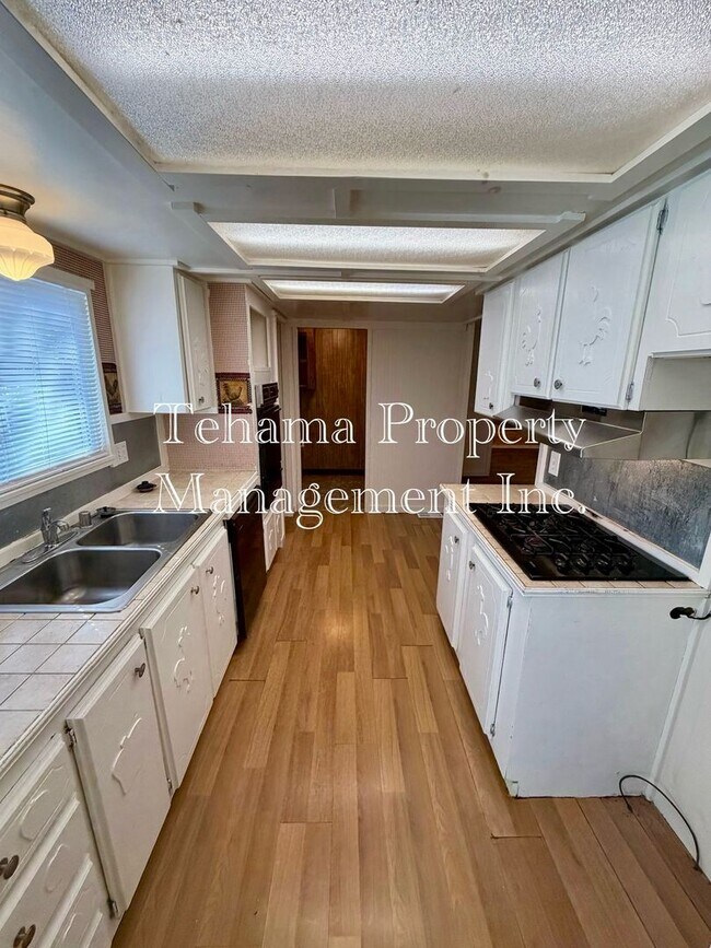 Building Photo - 3 Bedroom Home With Central Heat and Air