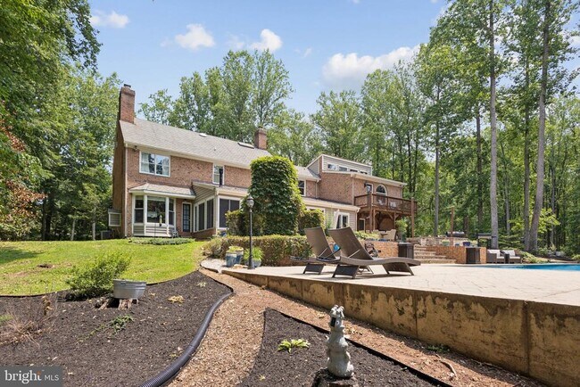 Building Photo - 10709 Shadowglen Trail