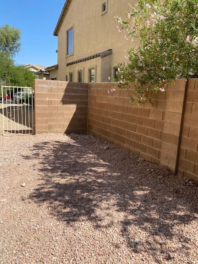 Building Photo - Southern Highlands 4 Bedroom- Single Famil...