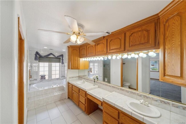 Building Photo - Stunning SFR 4 BD | 2.5 Bath