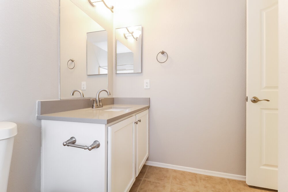 Building Photo - 1615 E Ash Ave