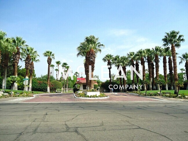 Building Photo - NEWLY REMODELED - One Bedroom Condo