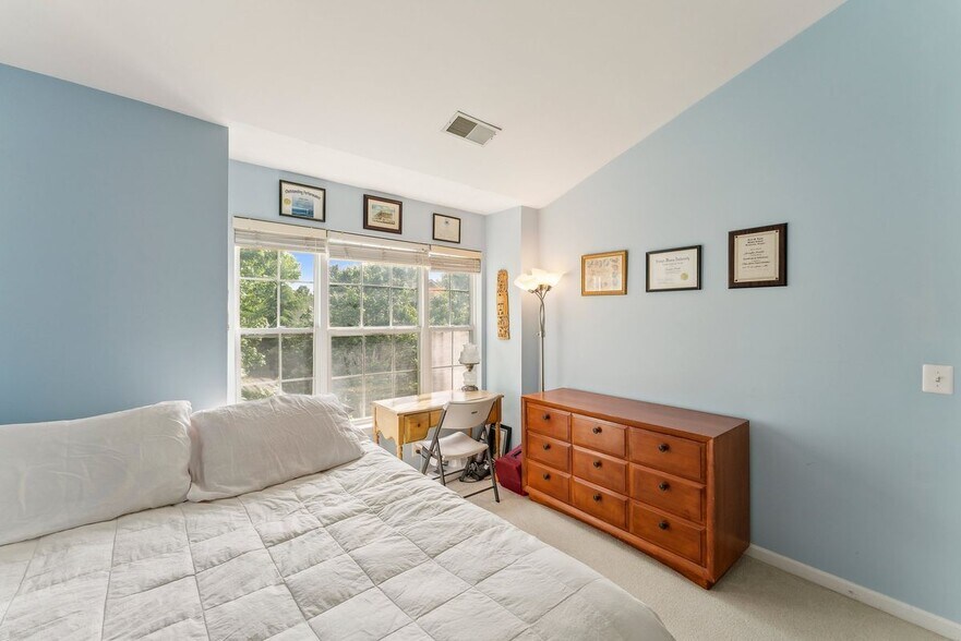 Building Photo - 11450 Abner Ave