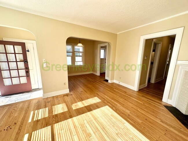 Building Photo - 3 Bed 1 Bath Unit in Ne Portland