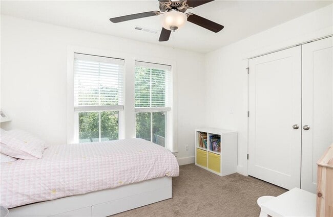 Building Photo - 306 NW H St