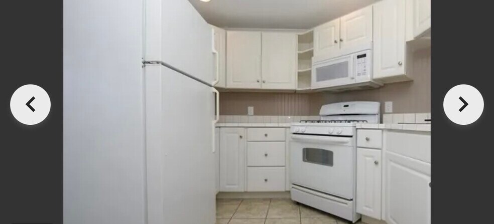 Kitchen - 126 N College St