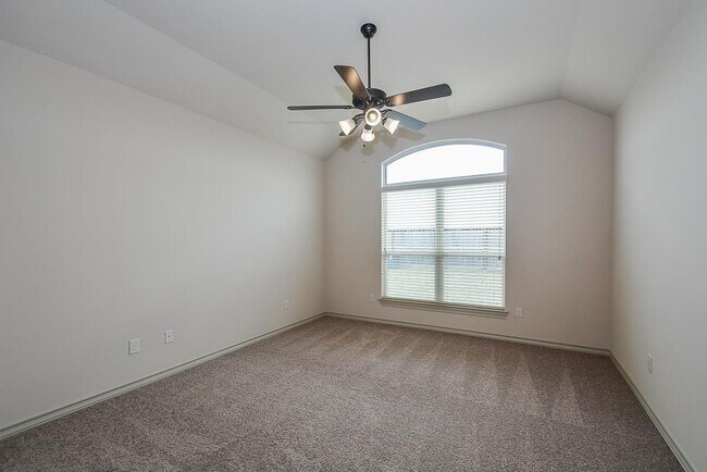 Building Photo - 2414 Argos Dr