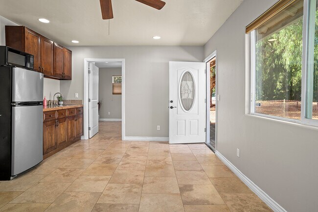 Building Photo - 2629 N Twin Oaks Valley Rd
