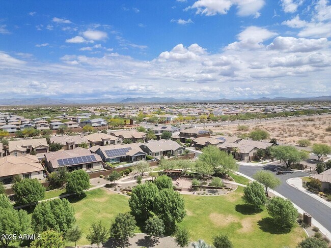 Building Photo - 3123 E Cat Balue Dr