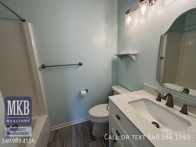 Building Photo - 2527 Gatehouse Ln