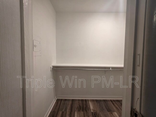 Building Photo - 608 W Martin St