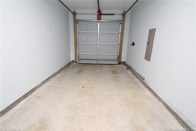 Building Photo - 1043 Myers Point Dr