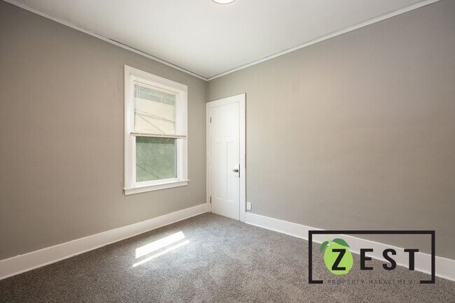 Building Photo - 4055 Beniteau St