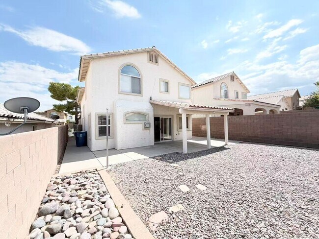 Building Photo - Wonderfully 2-story single-family house