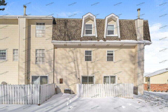 Building Photo - 2632 Falcons Way