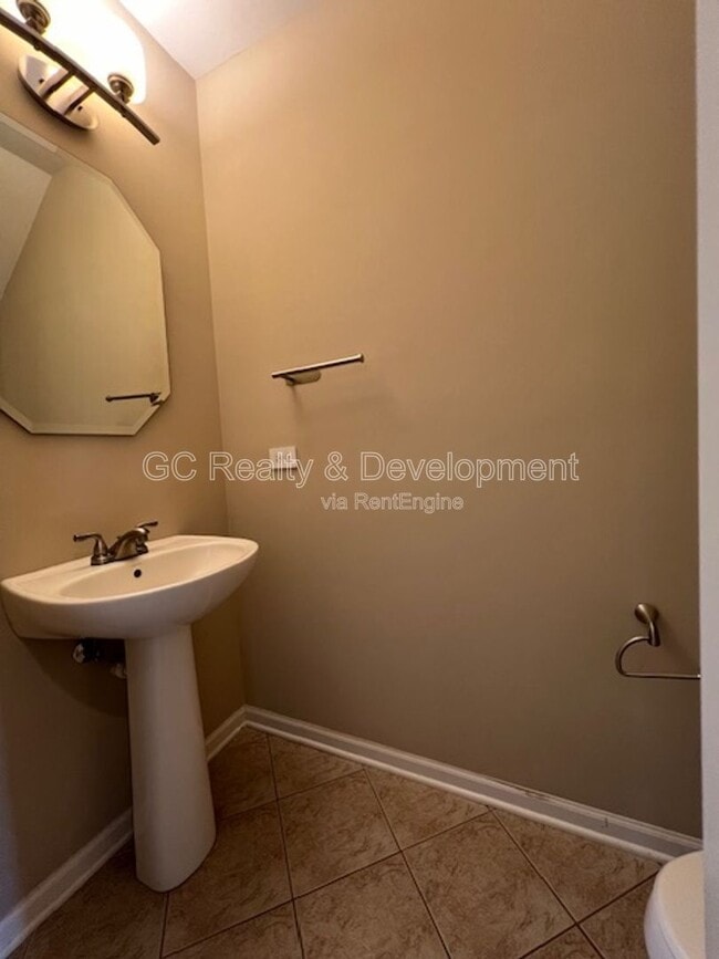 Building Photo - 498 Grosvenor Ln
