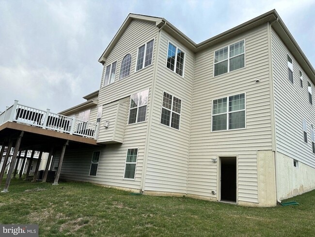 Building Photo - 605 Sunflower Cir