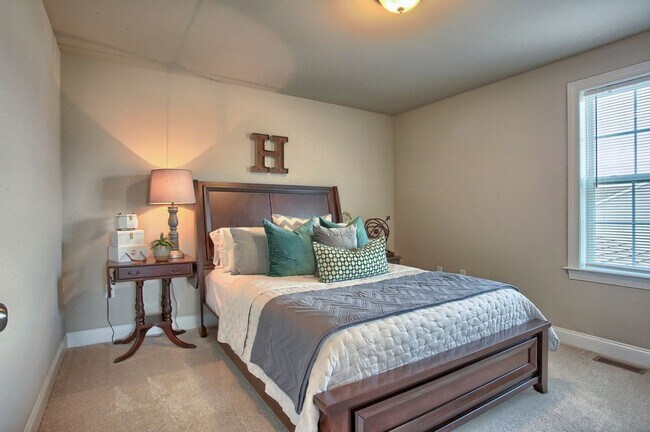 Building Photo - 3/BR luxury carriage home for rent