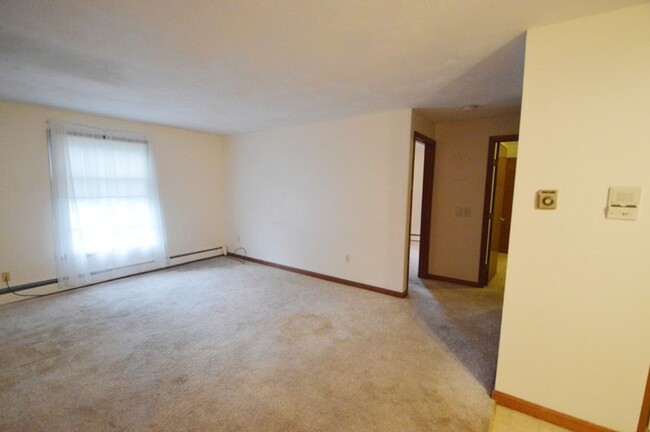 Building Photo - Holden: 2 Bed 1 Bath, Heat & Hot Water Inc...