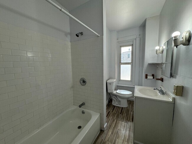 Building Photo - 826 N Ninth St