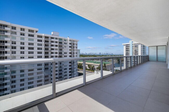 Building Photo - 5875 Collins Ave