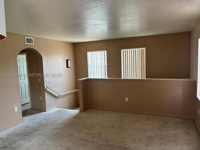 Building Photo - 1001 Belmont Ln