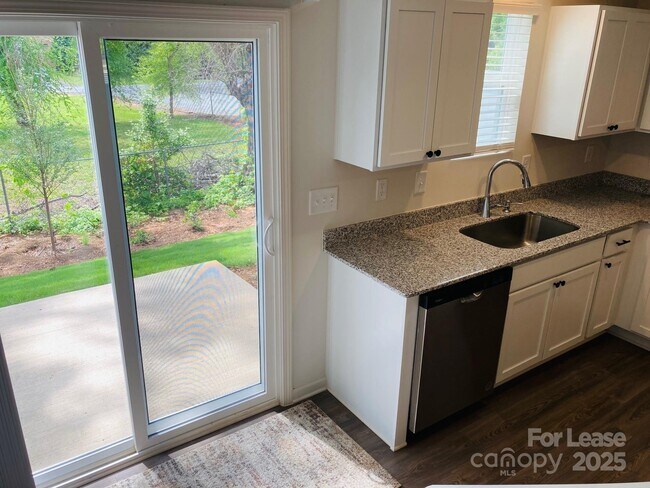 Building Photo - 107 Villa Ln