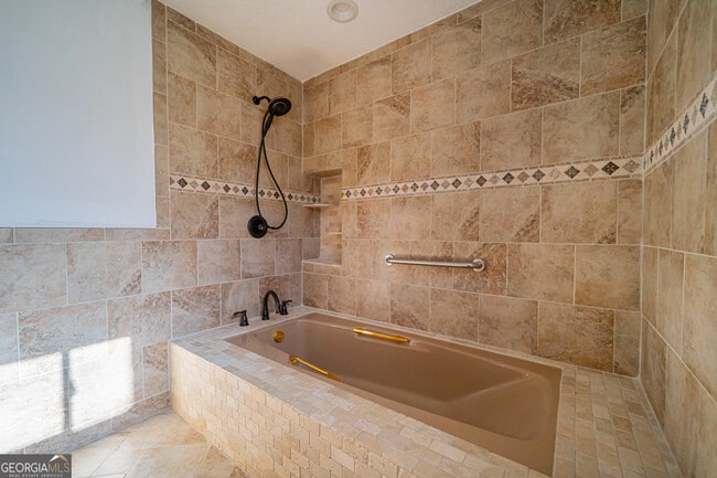 Building Photo - 3926 Clubland Dr