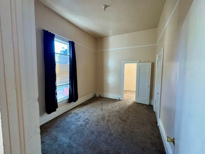 Main Bedroom - 1231 E 19th St