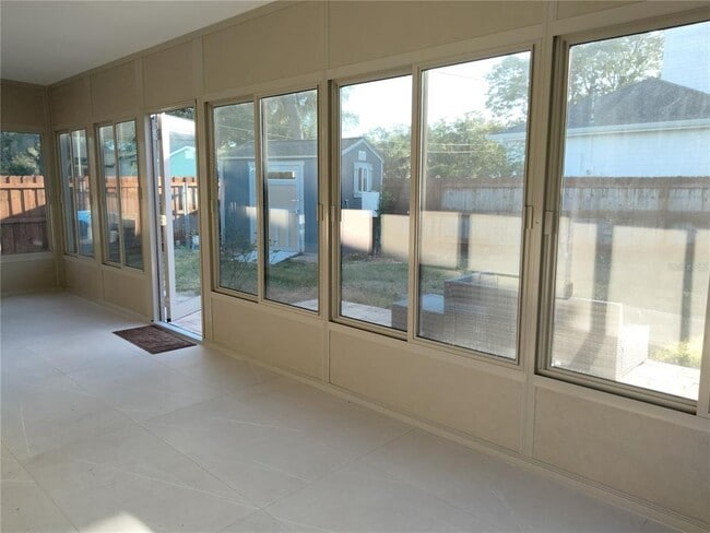 Building Photo - 351 Davenport Ave NE