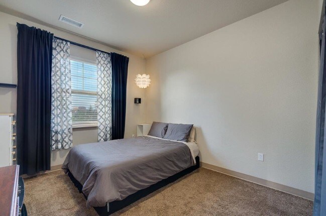 Building Photo - Peregrine Place Apartments